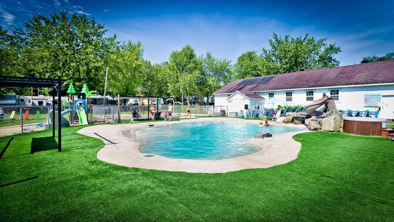 Auberge Papillon Lune Richmond Exterior photo